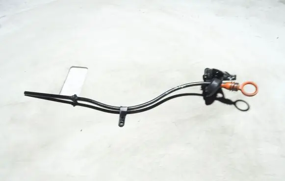Volkswagen PASSAT B6 Oil level dip stick 03G103634A