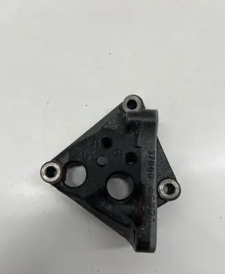 Engine mounting bracket
