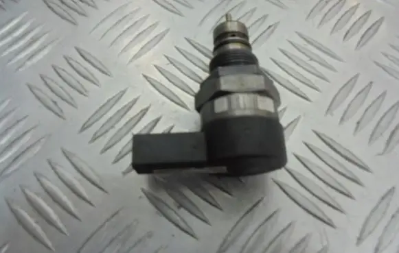 Mercedes-Benz E W210 Fuel pressure regulator 0281002794