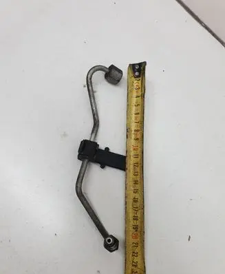 Hyundai Santa Fe Fuel injector supply line/pipe 