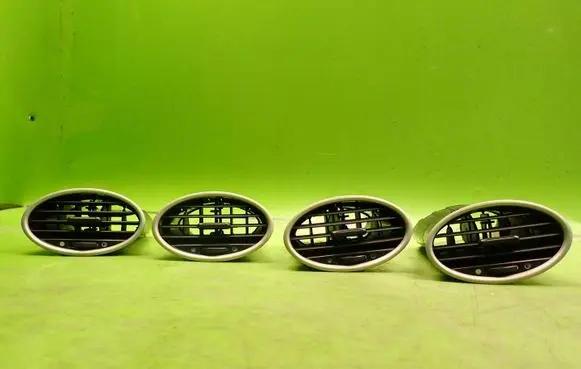 Ford Focus Rear air vent grill 4M51-A014L21-AD