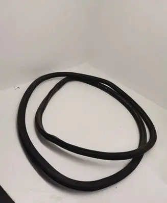 Porsche Macan (95B) Rubber seal front door (on door) 95B831721