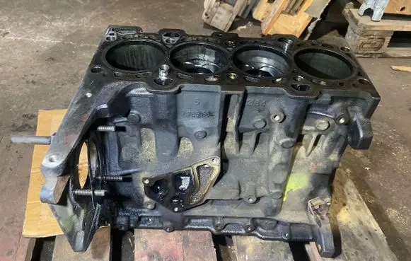 BMW 1 E81 E87 Engine block 7786664 M47TU2