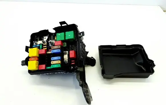 Opel Crossland X Fuse box set 98VYCYI676 9671924480
