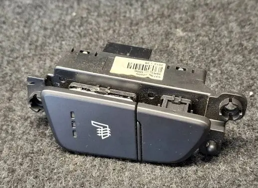 Hyundai i40 Seat heating switch 937303Z200 39R1ED1000