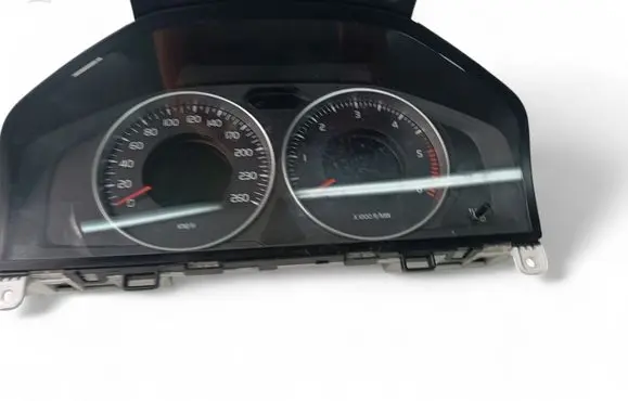 Volvo XC60 Speedometer (instrument cluster) 31327581AA