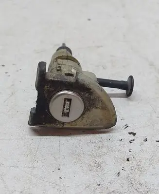 Volkswagen PASSAT B6 Front door lock (next to the handle) 3C0837167