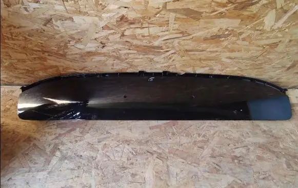 Trunk door license plate light bar