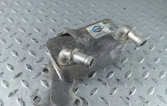 Volkswagen PASSAT B8 USA Oil filter mounting bracket QA1024757 09G409061E