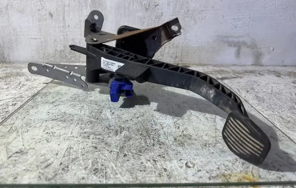 Volvo V50 Clutch pedal 4N517B633EH 30723570
