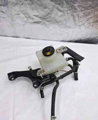 Toyota Prius+ (ZVW40) Power steering fluid tank/reservoir 4722047080 11155