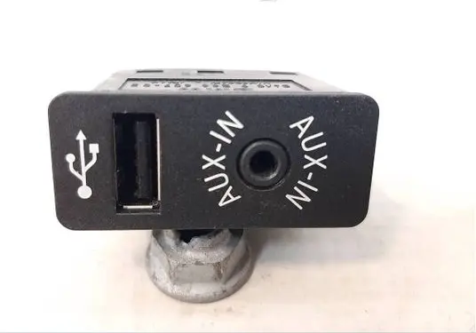 BMW 2 F45 USB socket connector 9266607 84109266607