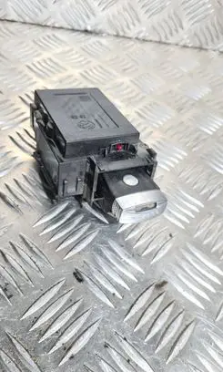 Volkswagen PASSAT B6 Ignition lock 3C0905843M 33303301