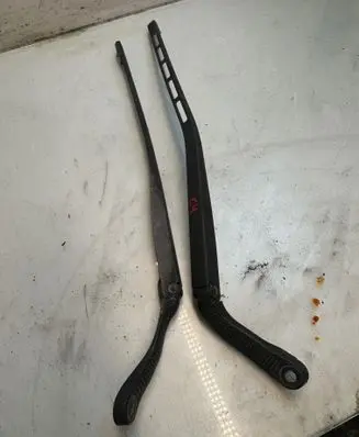 Citroen C4 I Front wiper blade arm 132123