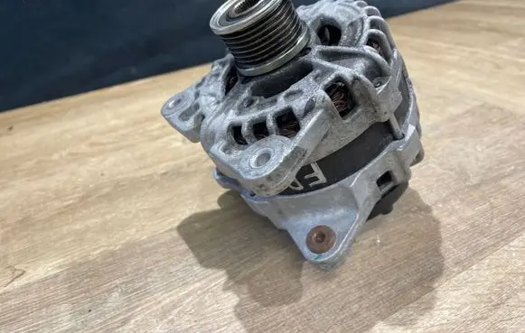 Nissan Qashqai Generator/alternator 231002949R