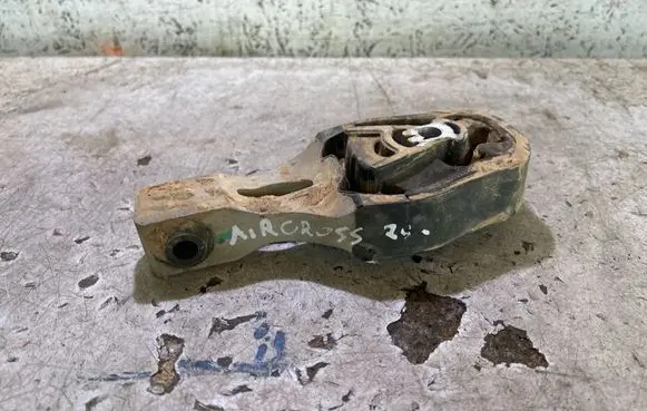 Engine mount bracket