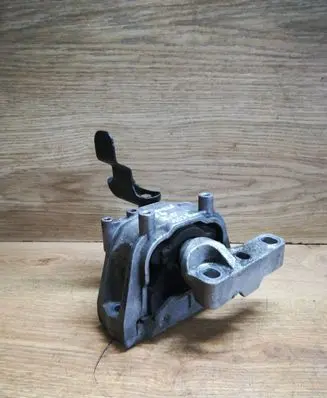 Volkswagen PASSAT B6 Engine mount bracket 1K0199262