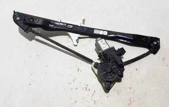Rear window lifting mechanism without motor