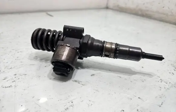 Audi A4 S4 B7 8E 8H Fuel injector 0414720404