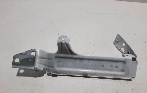 Alfa Romeo Stelvio Fender mounting bracket C400
