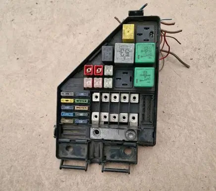Land Rover Freelander Fuse module YQE000380