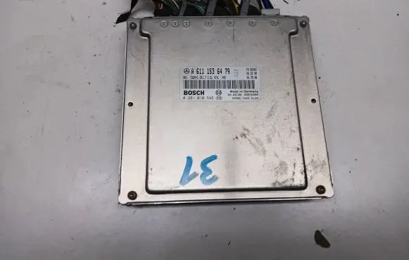 Mercedes-Benz Vito Viano W638 Engine control unit/module A6111536479 28RTE000 0281010598
