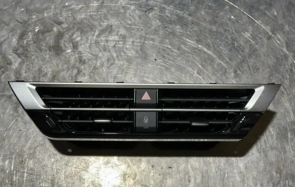 Citroen C4 III e-C4 Dash center air vent grill 9835648280 9833772280