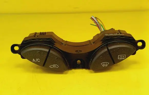 Ford Focus Air conditioning (A/C) switch 98AG19A945CF
