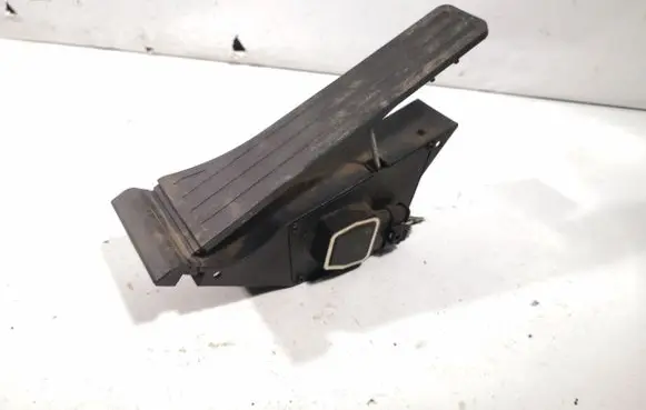 Mercedes-Benz E W212 Accelerator throttle pedal A2223001000