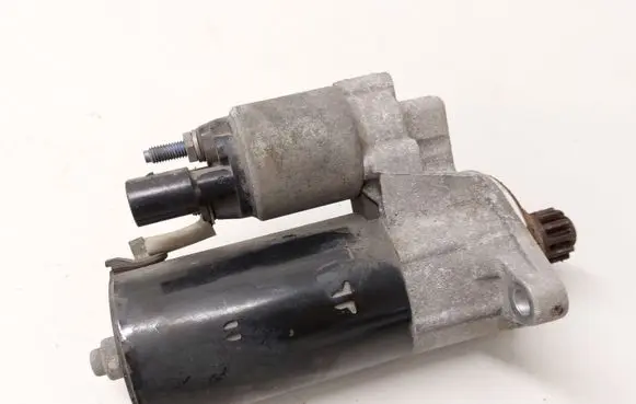 Volkswagen Scirocco Starter motor 02E911024A