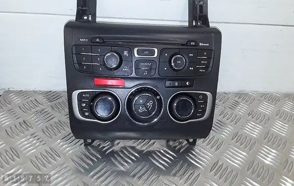 Citroen DS4 Climate control unit 98040784xx
