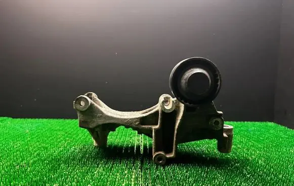 Peugeot 407 Generator/alternator bracket 117105124R
