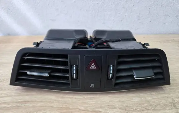 Mercedes-Benz E C207 W207 Dash center air vent grill A2078300054