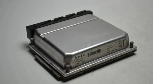 Volvo V70 Engine control unit/module 30637733A 0281011078 1039S00000