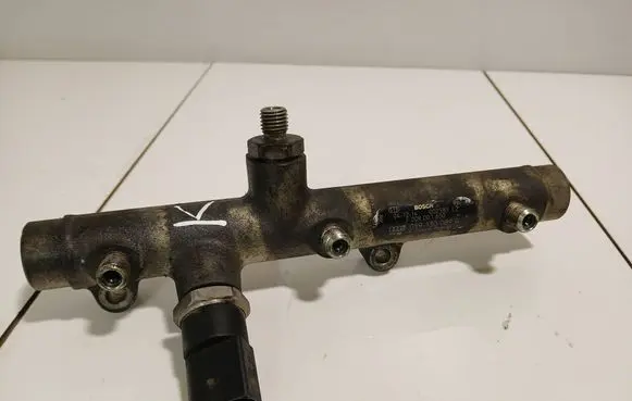 Audi A8 S8 D3 4E Fuel main line pipe 002585L2 059130089D F00R001650