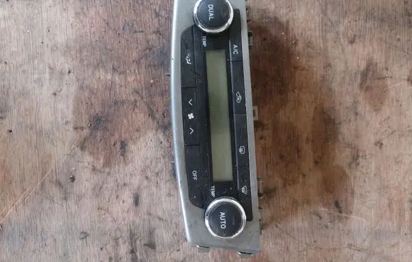 Toyota Avensis T270 Climate control unit 5590005470