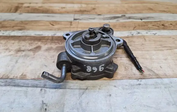 Toyota Yaris Vacuum pump