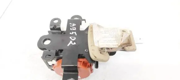Middle seatbelt (rear)