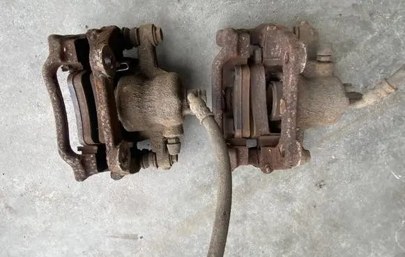 Honda CR-V Rear brake caliper