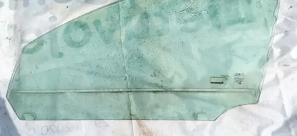Volvo V50 Front door window glass four-door