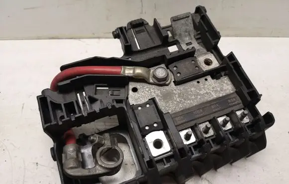 Opel Meriva B Fuse box cover 525230582