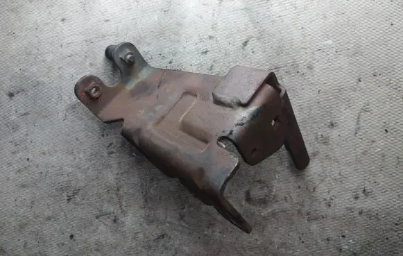 Ford Galaxy Engine mounting bracket C831A 6G9Q17Ao84AA