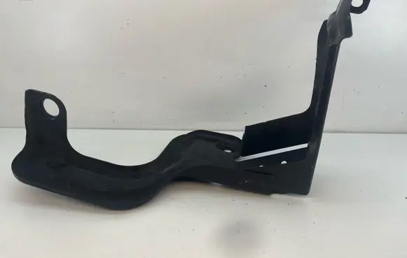 Audi A6 S6 C6 4F Intercooler pipe mounting bracket 4F0145814
