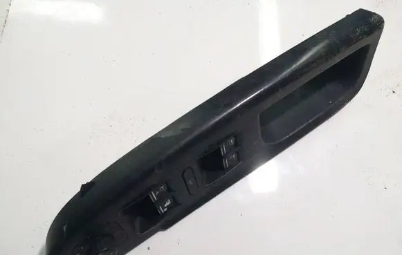 Volkswagen PASSAT B6 Electric window control switch 3C1867171
