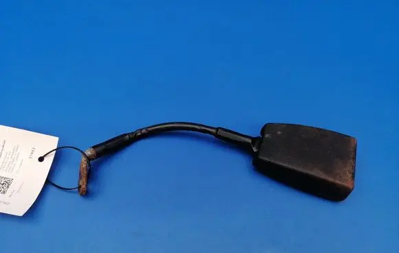 Mercedes-Benz S W126 Rear seatbelt buckle 1268600669