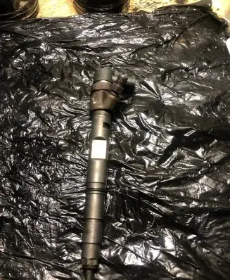 Audi A8 S8 D3 4E Fuel injector 0445110158