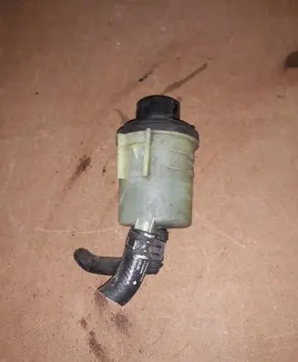 Volvo XC70 Power steering fluid tank/reservoir 31302576