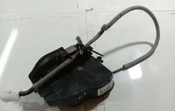 BMW X5 E70 Front door lock 7167071