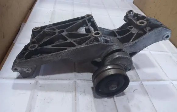 Volkswagen Polo Generator/alternator bracket 038903143R
