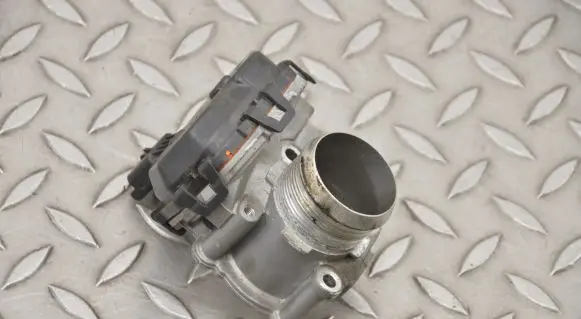 Peugeot 3008 II Throttle valve 9807238580